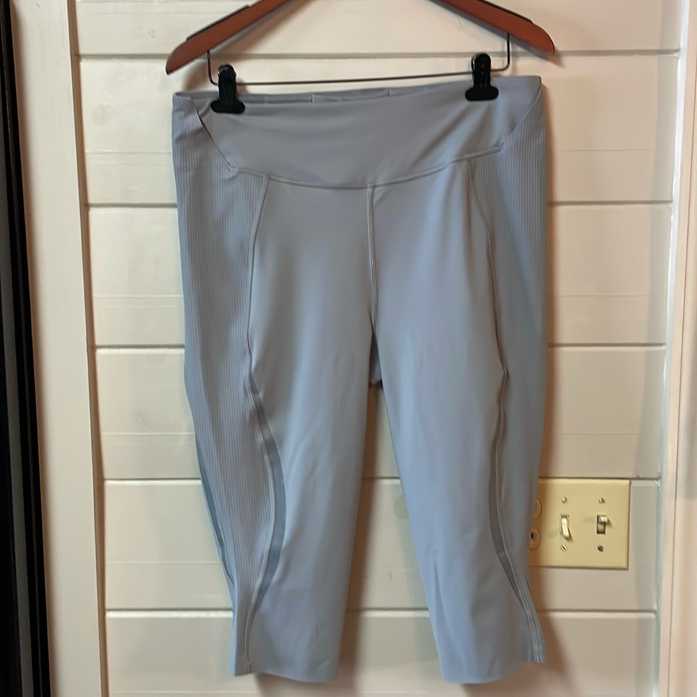 NWT Lululemon Gloss Trim Run SHR Crop 17” Size 14.